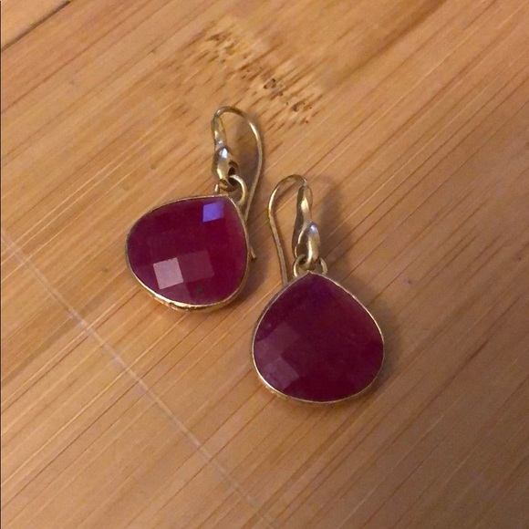 Jewelry - Hot pink and gold gemstone earrings